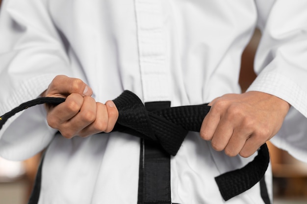 Como amarrar corretamente sua faixa de kimono? Passo a passo para cada arte